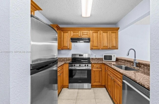 Building Photo - 1495 Lake Crystal Dr