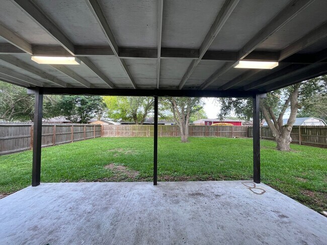 Building Photo - 2846 Blue Grass Dr