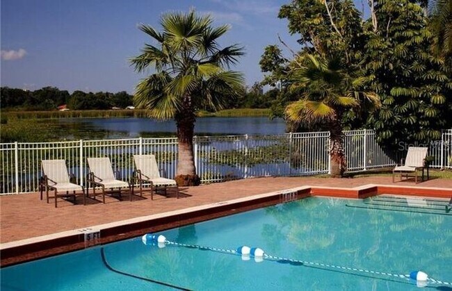 Building Photo - Charming First-Floor 1BR in Audubon Park · In-Unit Laundry · Community Pool with Lake Druid View ...