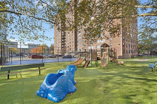 Building Photo - 10 Huron Ave