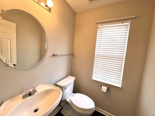 Building Photo - 4/2.5 Beautiful Nashville Craftsman in Nas...