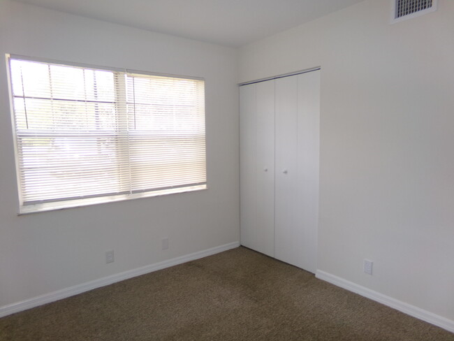 Building Photo - 1554 SE Royal Green Cir