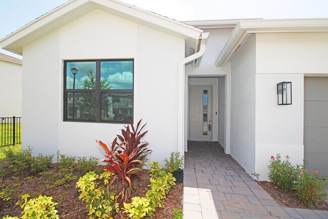 Building Photo - 5929 SE Sky Blue Cir