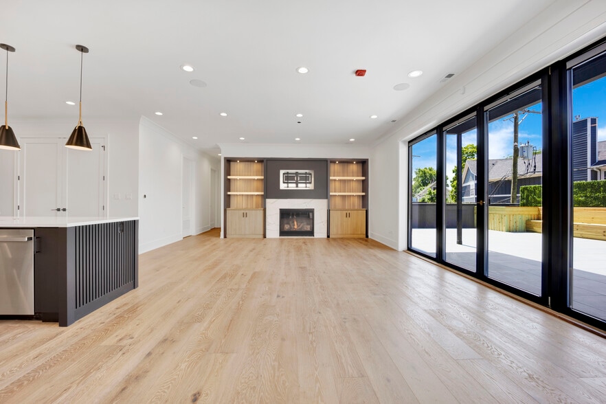 Building Photo - 4920 N Lincoln Ave