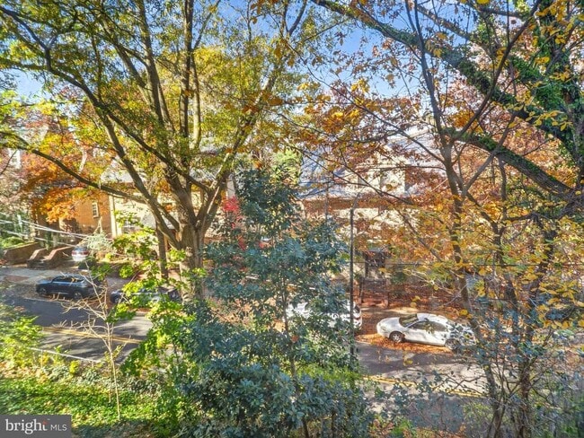 Building Photo - 1801 Clydesdale Pl NW