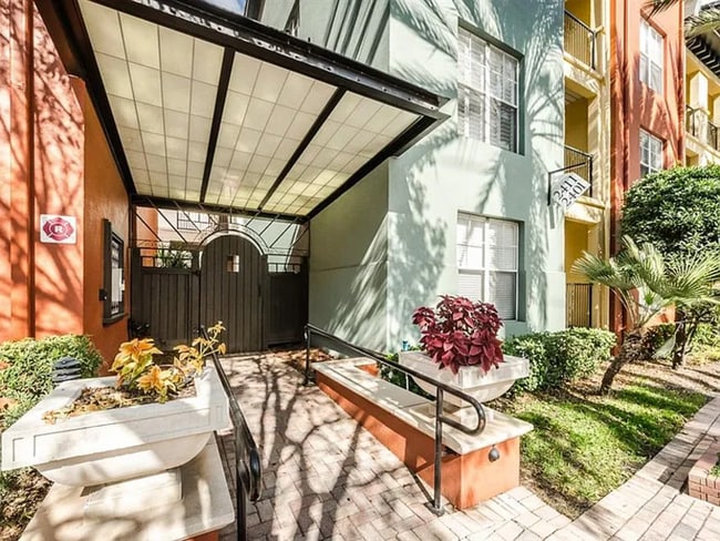 Building Photo - 2331 W Horatio St