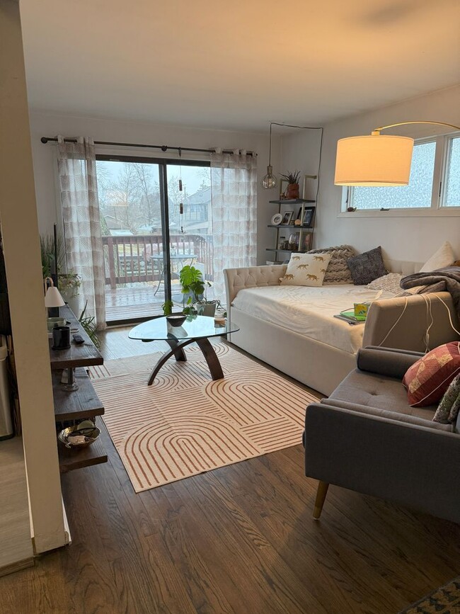 Building Photo - Lake Livin' - 3 Bed / 1.5 bath house on Lake Monona Channel