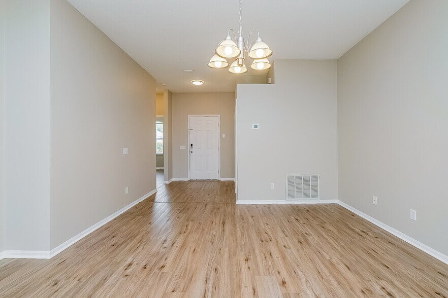 Building Photo - 18211 Hollyhills Way