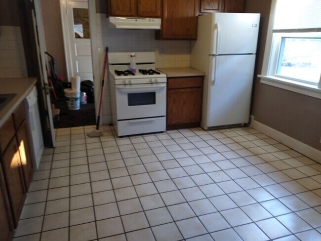 Building Photo - 1133-1135 N Main St