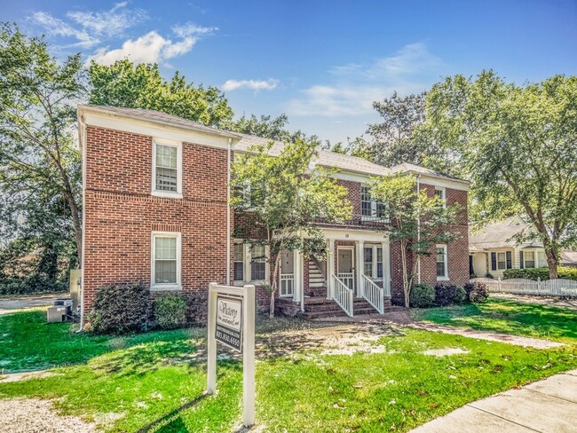Primary Photo - NEWLY RENOVATED 2 bedroom 1 bath apartment...