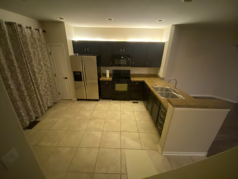 Building Photo - 13516 Via Varra