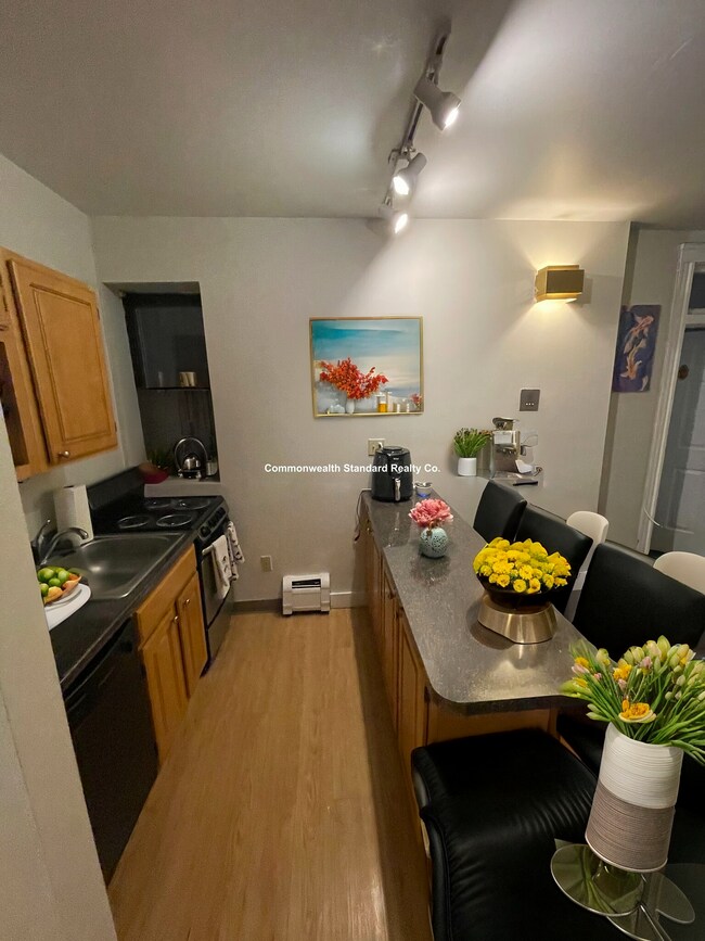 Building Photo - 833-835 Beacon St. Unit 302