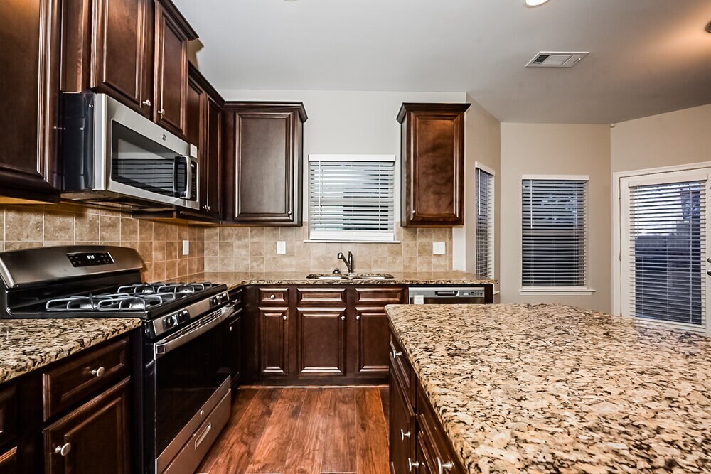 Building Photo - 559 Dahlia Dr