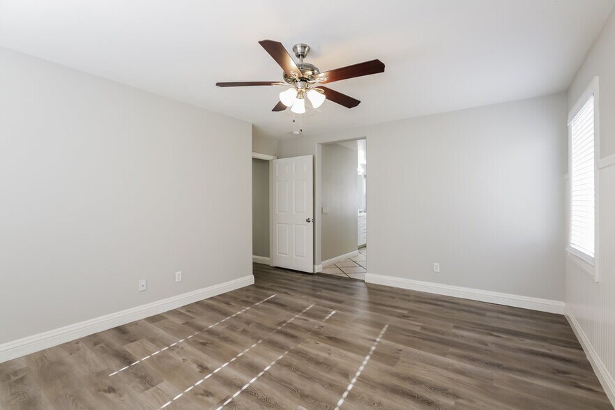 Building Photo - 1857 Bayhurst Ave