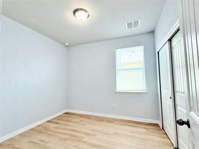 Building Photo - 306 Naset Dr