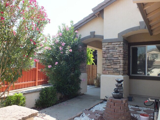Building Photo - 3/2 Folsom Broadstone Village with outdoor...
