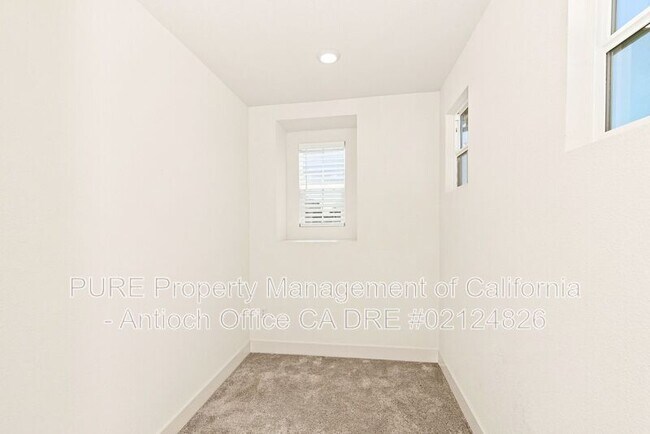 Building Photo - 233 Cold Crk Dr