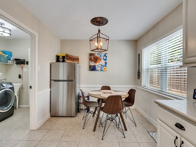 Building Photo - 2811 Quincannon Ln