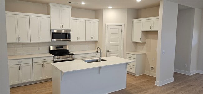 Building Photo - 488 S Calico Ave