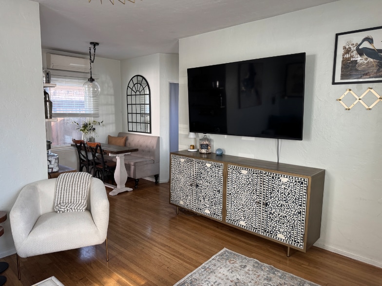 Building Photo - 1828 Guy St