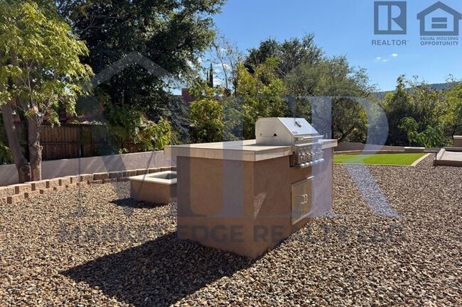 Building Photo - 3Bed/2.5Bath House in Sedona! Ready for Im...