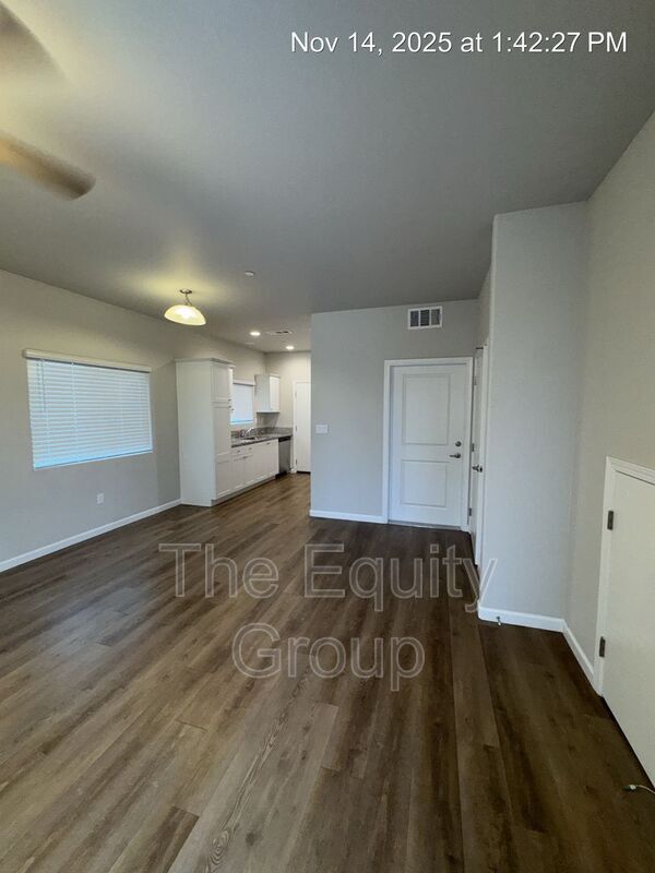 Building Photo - 418 S Summit St