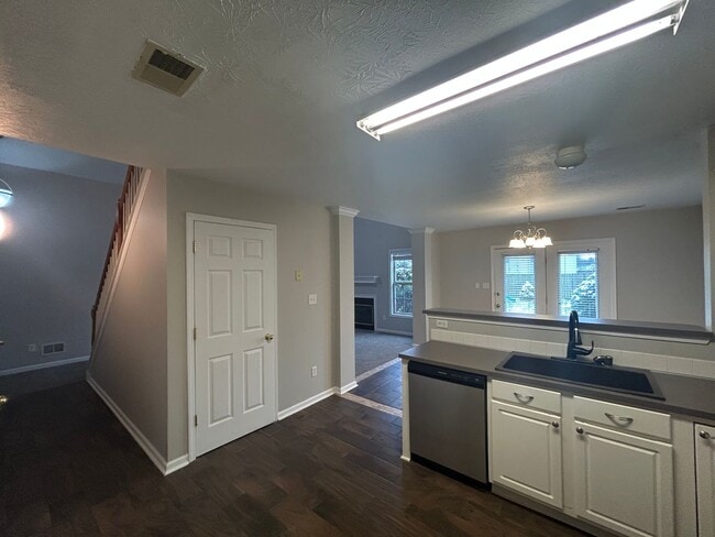 Building Photo - 568 Wellington Gardens Dr