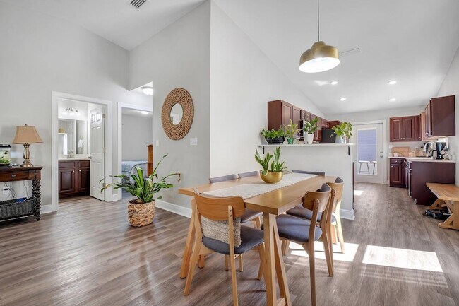 Building Photo - 1069 Lacey Ln