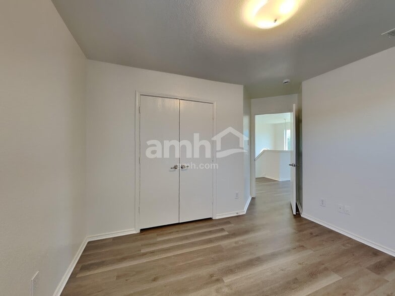 Building Photo - 1137 Boxwood Dr