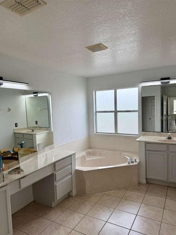 Building Photo - 13832 Hawk Lake Dr