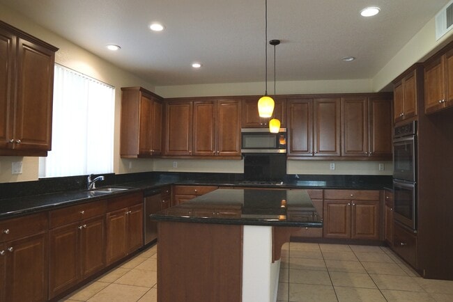 Building Photo - 35579 Domani Dr