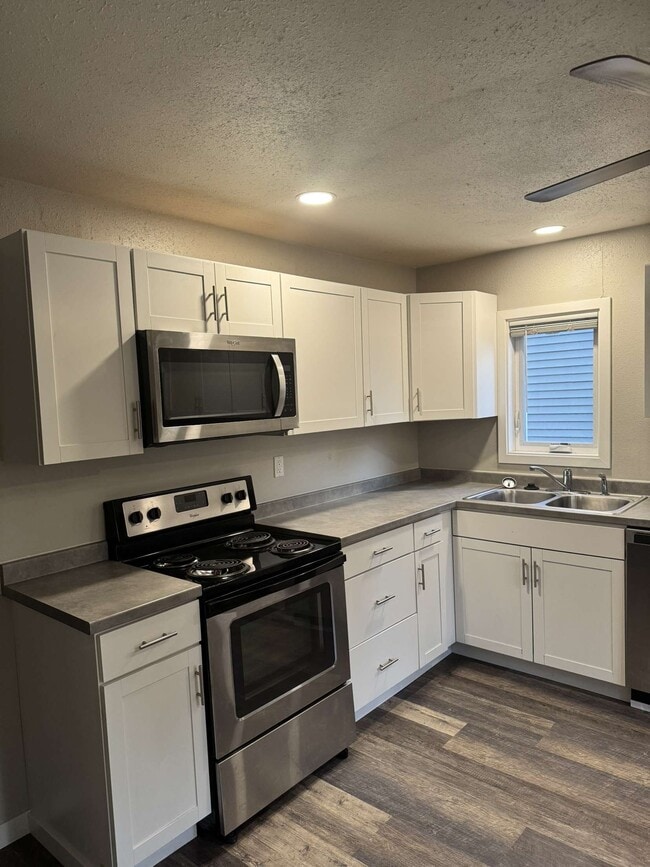 Building Photo - 1641 Broadway N