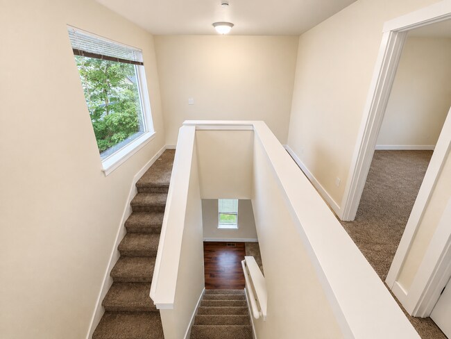Building Photo - Spacious University Place Home Near Chambers Bay | 2-Car Garage & Lawn Care Included