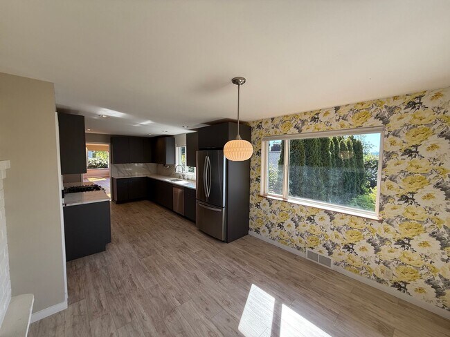 Building Photo - Stunning 4 Bed 4 Bath Home Steps from Golden Gardens in Ballard with MIL Suite