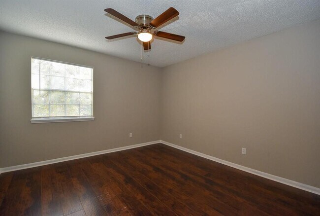 Building Photo - 1831 Willow Point Dr