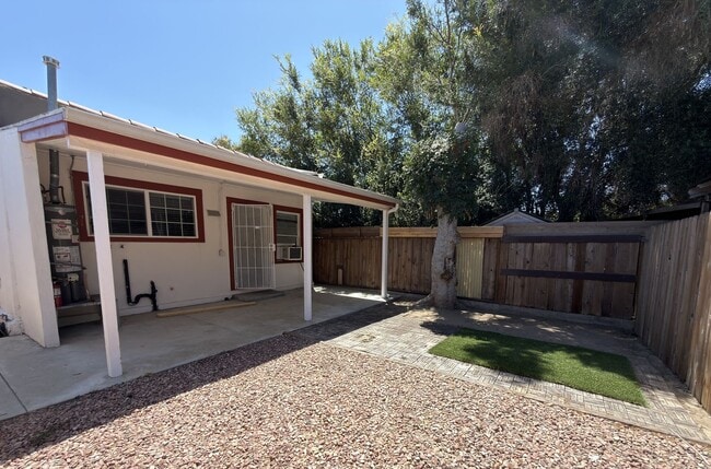 Building Photo - 418 E La Veta Ave