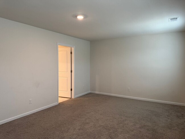 Building Photo - Spacious 5-Bedroom Home for Rent in The Falls – Modern, Comfortable, and Move-In Ready