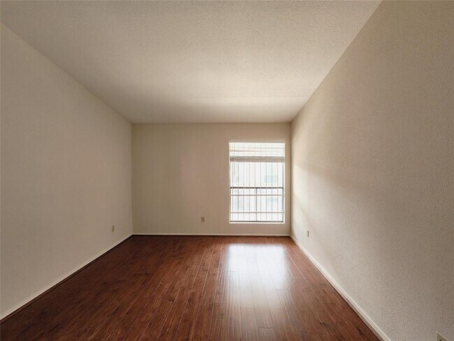 Building Photo - 2110 Wilcrest Dr