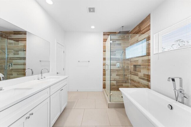 Building Photo - 7722 Jack Oak Ave