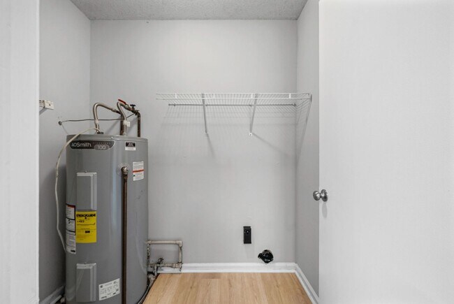 Building Photo - 3 Bedroom 2 Full Bath Home For Rent near Post!