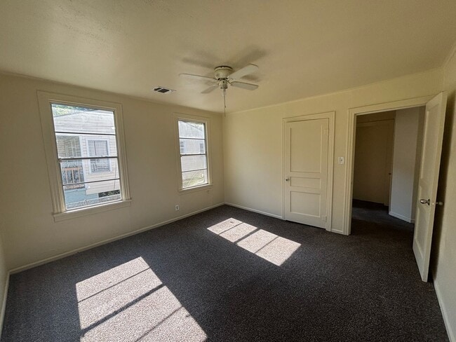 Building Photo - Charming 2 bedroom