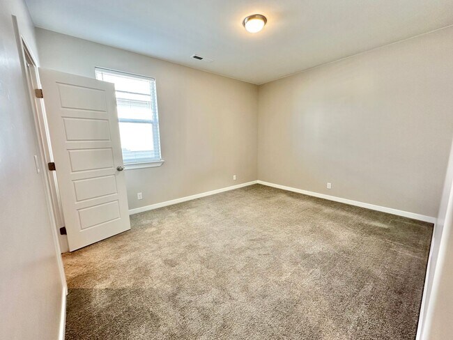 Building Photo - 797 Red Marble Ln