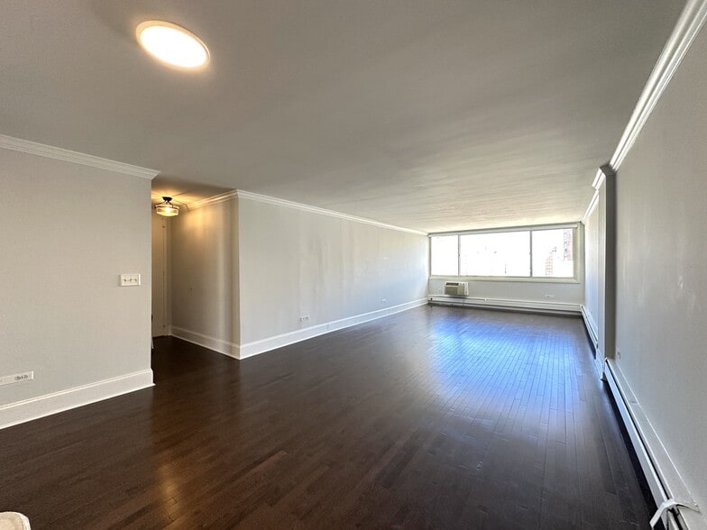 Building Photo - 1335 N Dearborn St