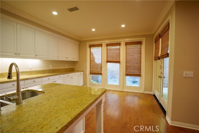 Building Photo - 35 Deergrass