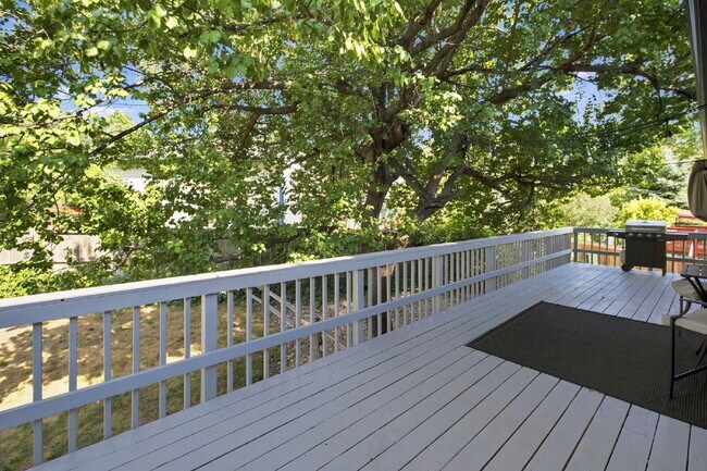 Building Photo - Beautiful 4BED/2BA Tri-Level Home in Widefield Country Club Heights