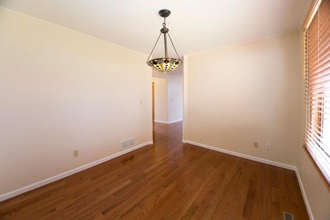 Building Photo - Home backing to foothills