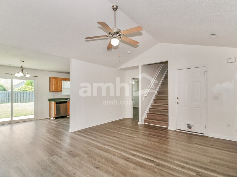 Building Photo - 7236 Walking Horse Ct