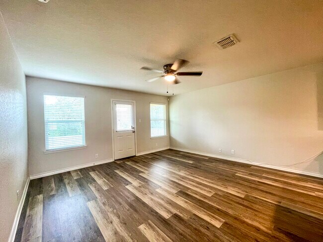 Building Photo - 402 Fly Catcher