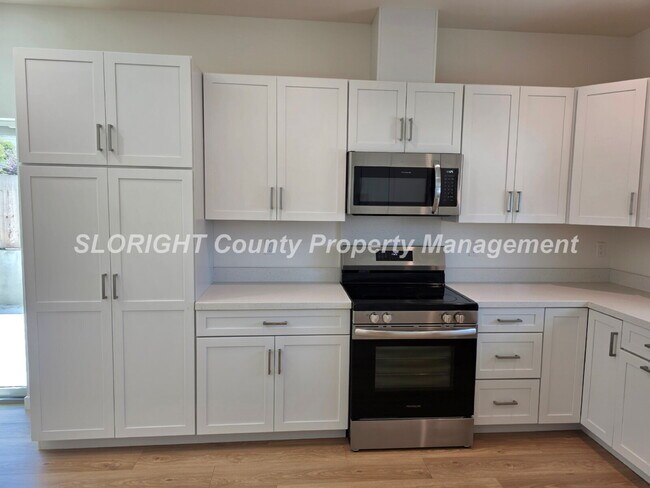 Building Photo - AVAILABLE NOW - 2 Bed, 2 Bath Downstairs Morro Bay Apartment