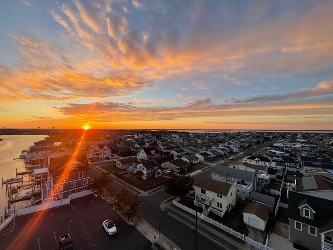 Building Photo - 236 N Derby Ave